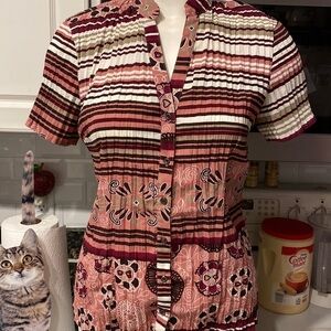 Z womens Bay Studio casual stretch button front short sleeve blouse size M. EUC